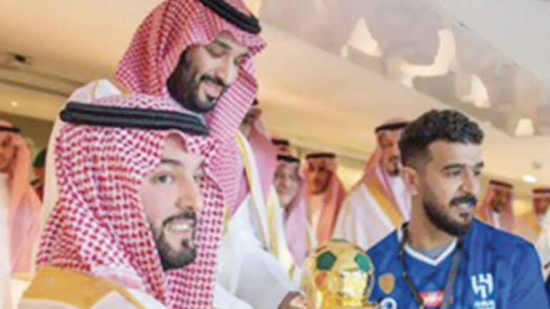 محمد بن سلمان يتوّج الهلال بكأس الملك